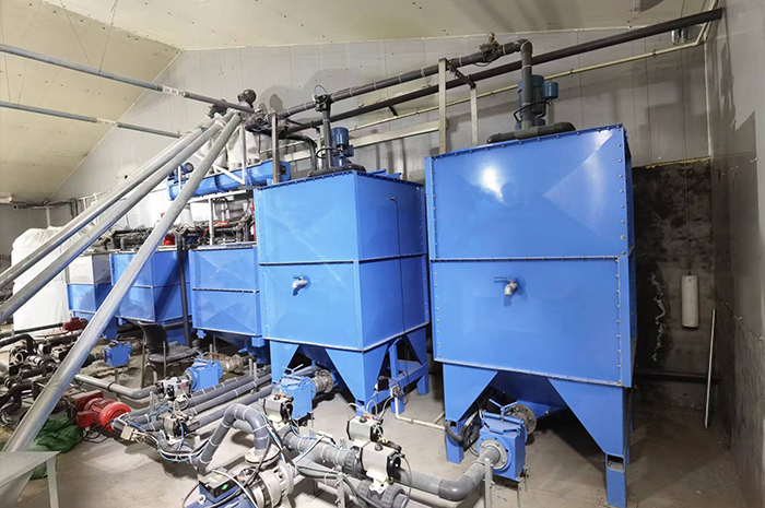 Liquid feeding system