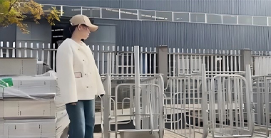 Pig gestation pen display